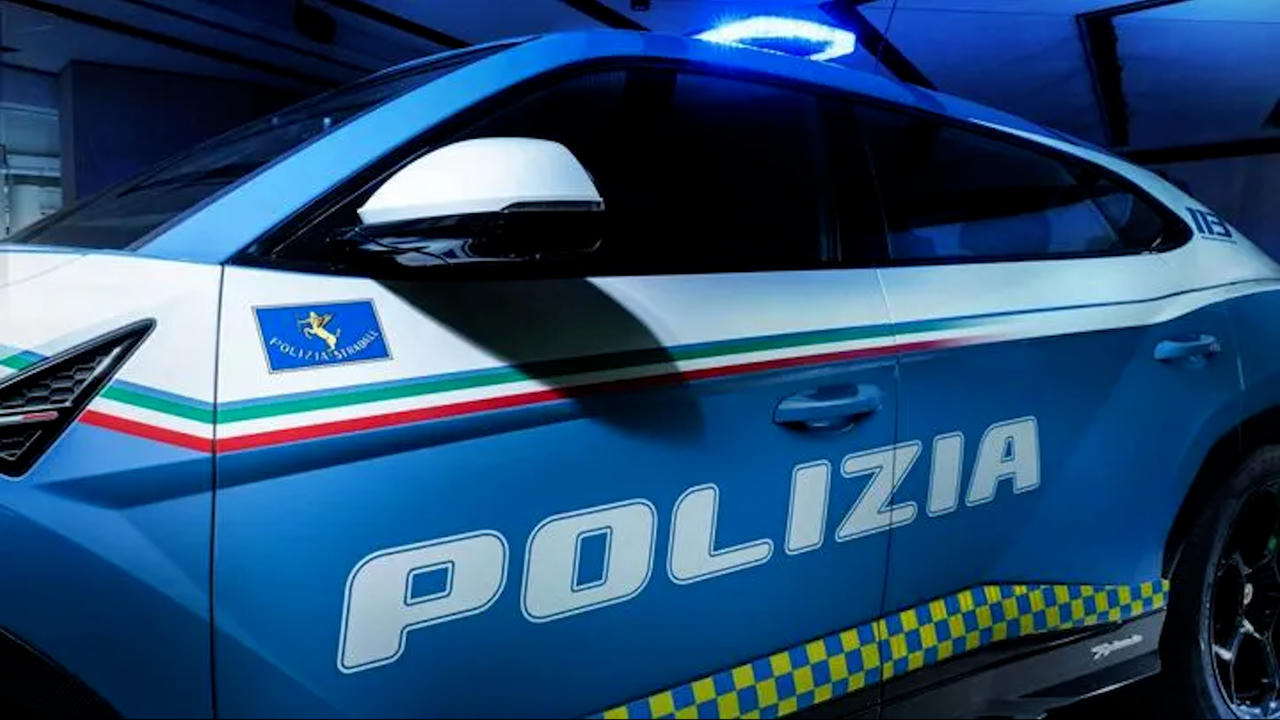 Siêu xe Lamborghini Urus Performante gia nhập đội cảnh sát Ý 