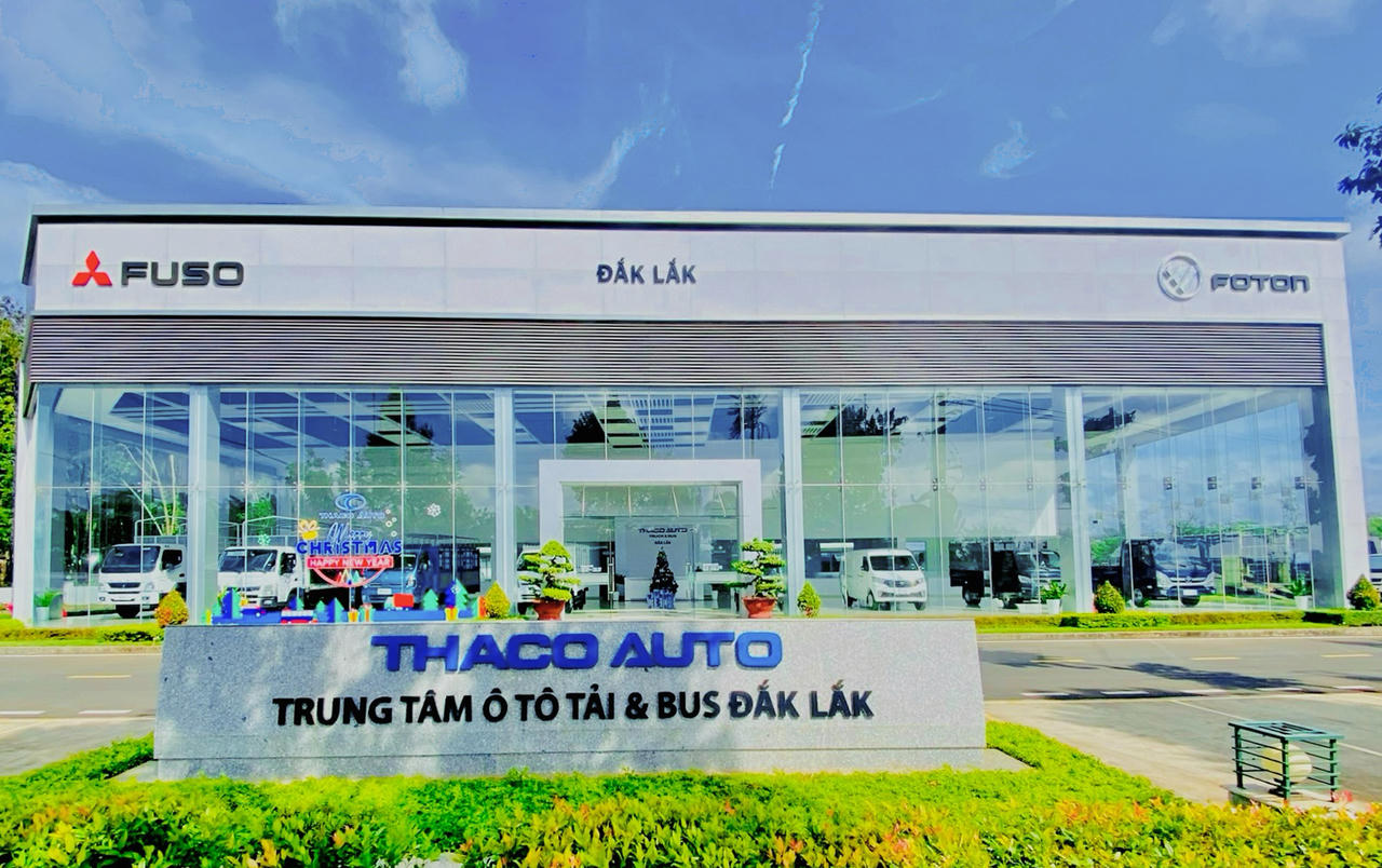 Không khí lễ hội Giáng sinh rực rỡ tại các showroom THACO AUTO trên toàn quốc 