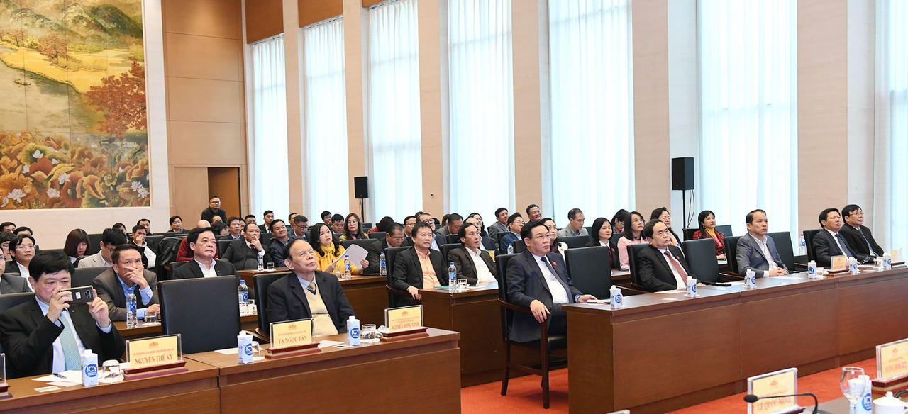 Chủ tịch Quốc hội Vương Đình Huệ: Tập trung hoàn thiện khung khổ pháp lý để phát huy mạnh mẽ vai trò của báo chí cách mạng 