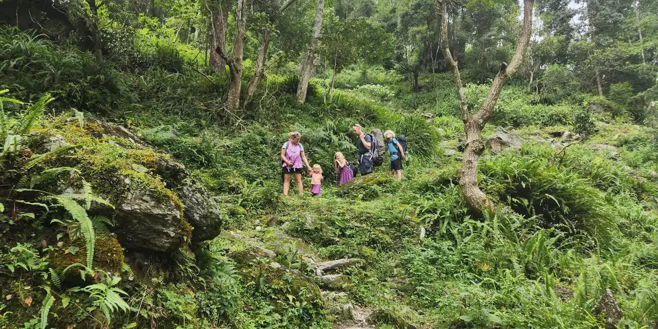 4 em bé dưới 12 tuổi chinh phục thành công Everest Base Camp