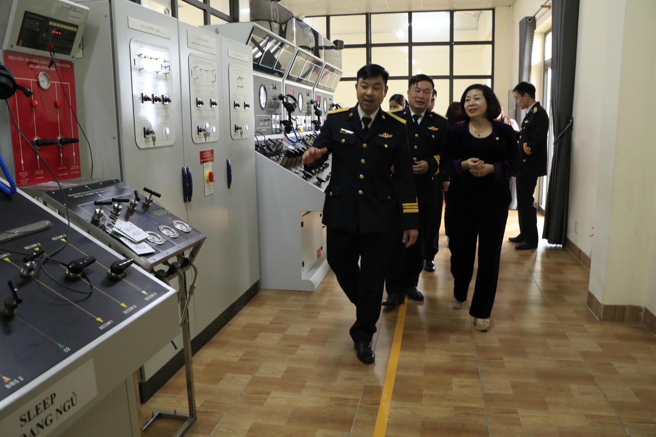 Hội Liên hiệp Phụ nữ Hà Nội chúc Tết sớm lữ đoàn đặc công 126