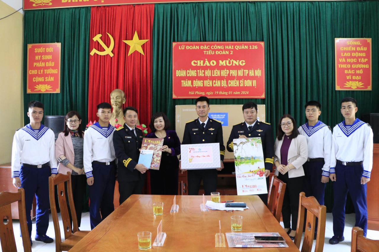 Hội Liên hiệp Phụ nữ Hà Nội chúc Tết sớm lữ đoàn đặc công 126