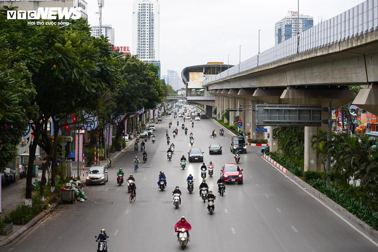 Cửa ngõ Hà Nội sáng 29 Tết thông thoáng lạ thường