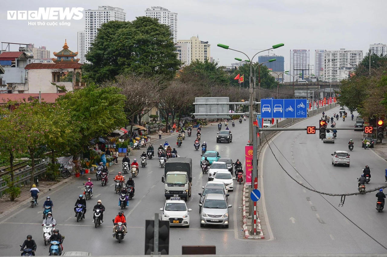 Cửa ngõ Hà Nội sáng 29 Tết thông thoáng lạ thường