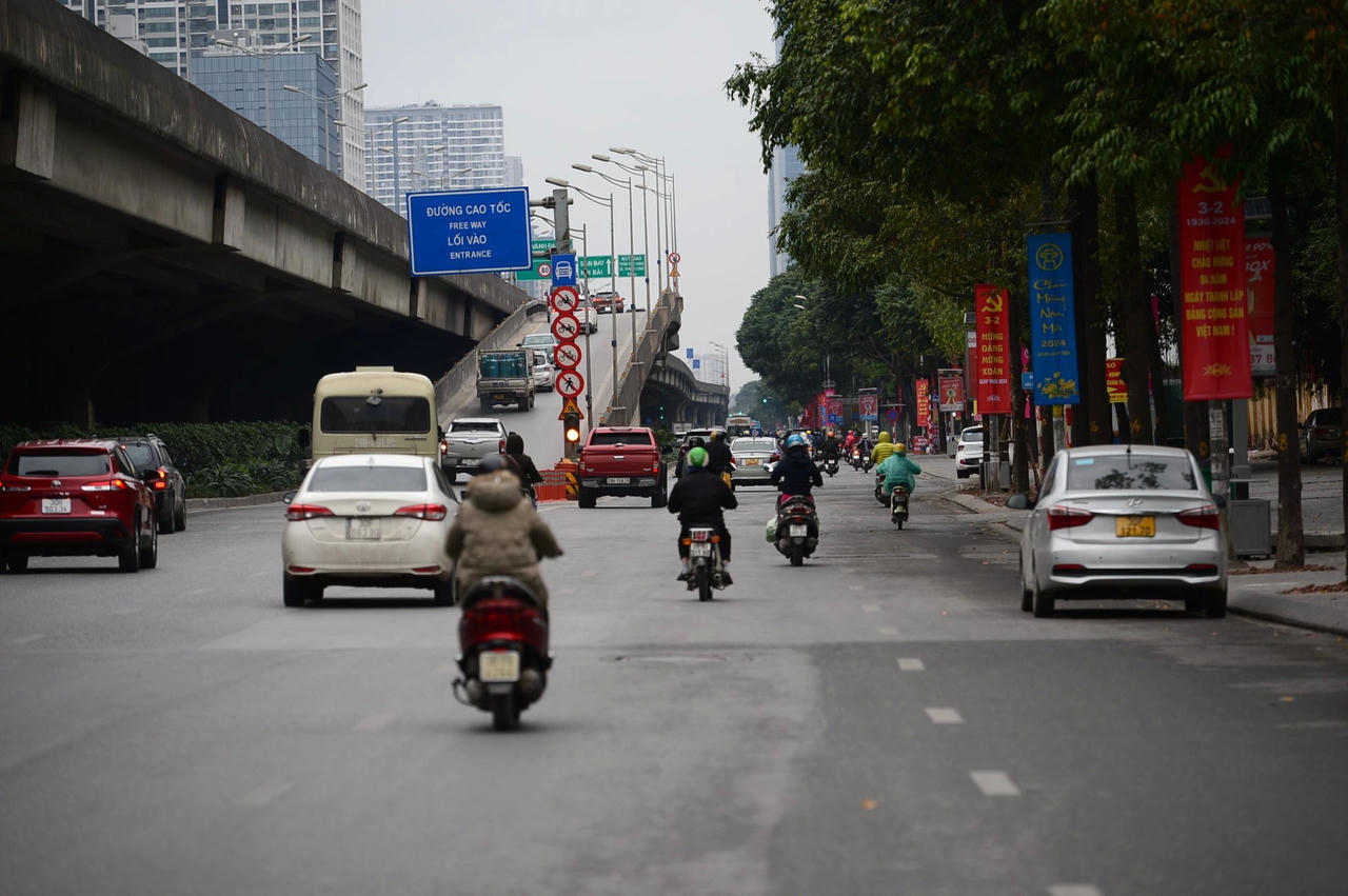 Cửa ngõ Hà Nội sáng 29 Tết thông thoáng lạ thường
