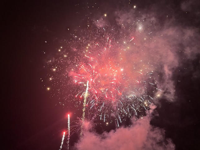 Chiêm ngưỡng màn trình diễn pháo hoa Giao thừa rực rỡ trên khắp cả nước 