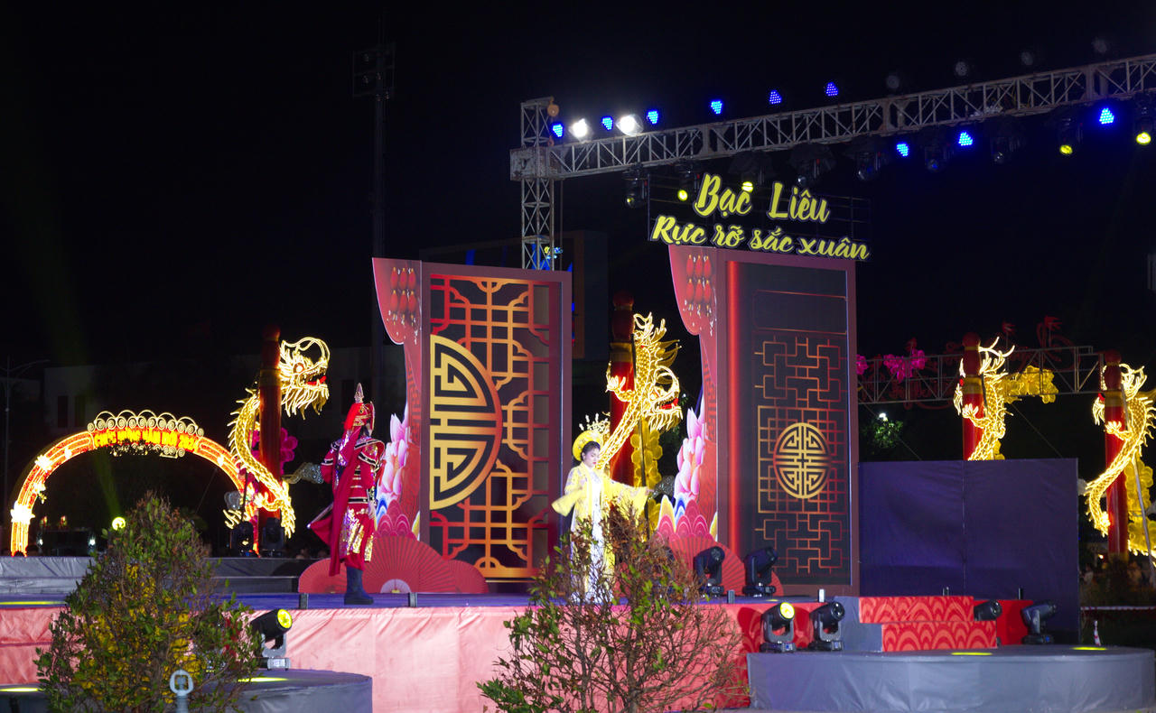 Chiêm ngưỡng màn trình diễn pháo hoa Giao thừa rực rỡ trên khắp cả nước 