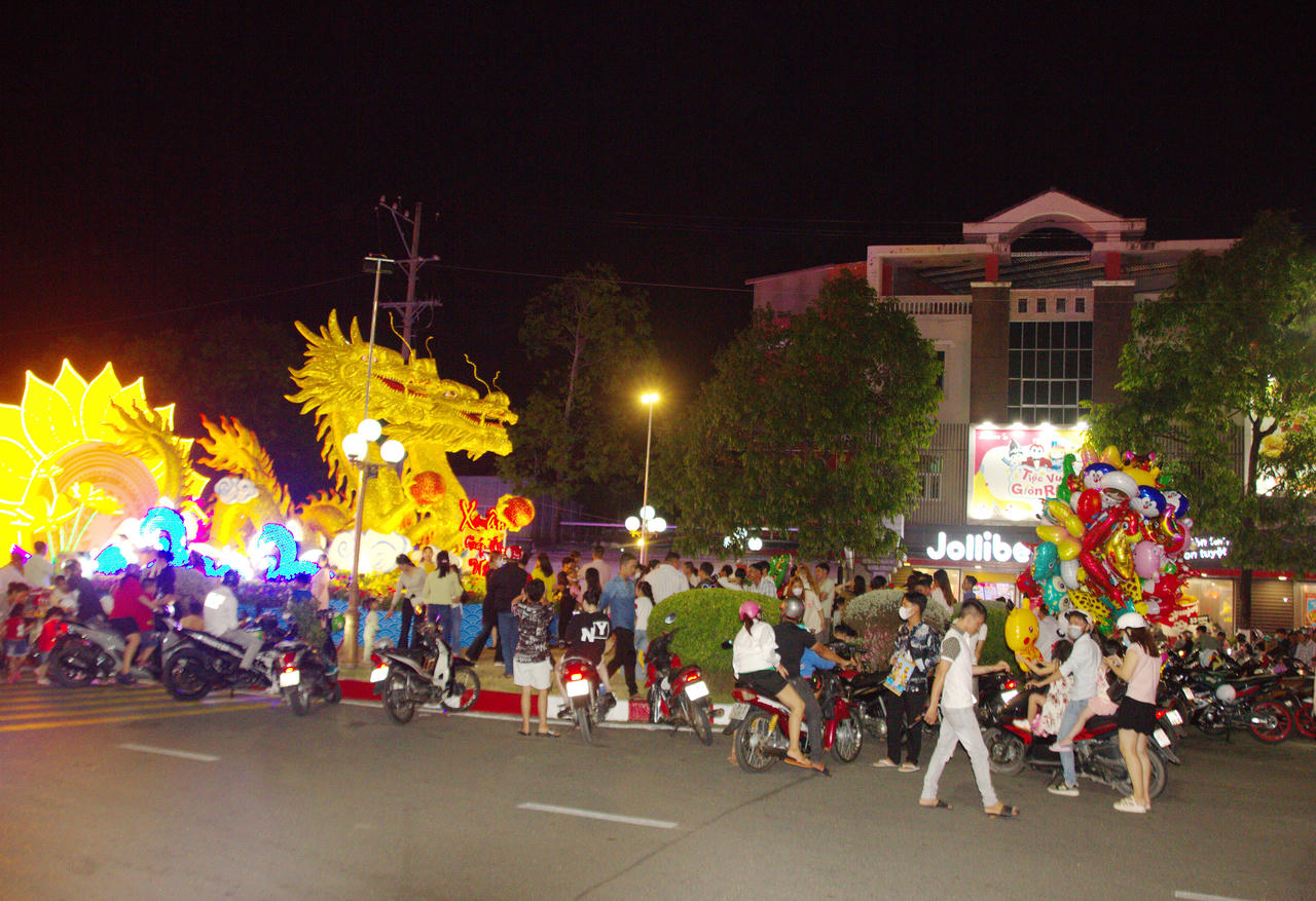 Chiêm ngưỡng màn trình diễn pháo hoa Giao thừa rực rỡ trên khắp cả nước 