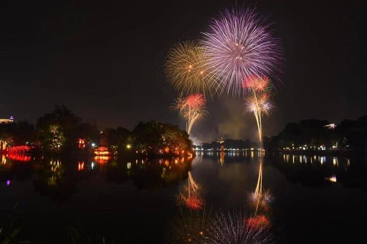 Chiêm ngưỡng màn trình diễn pháo hoa Giao thừa rực rỡ trên khắp cả nước 