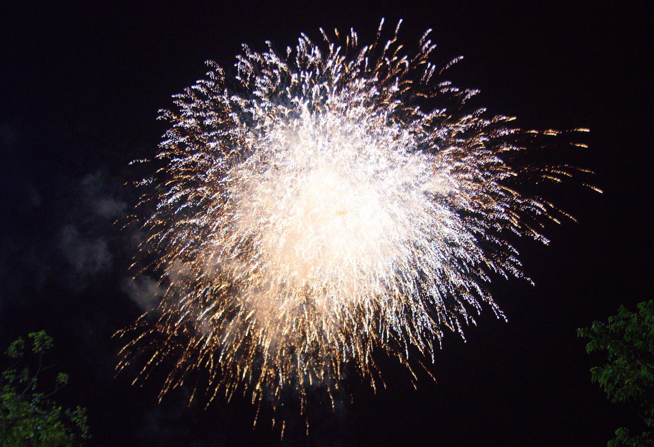 Chiêm ngưỡng màn trình diễn pháo hoa Giao thừa rực rỡ trên khắp cả nước 