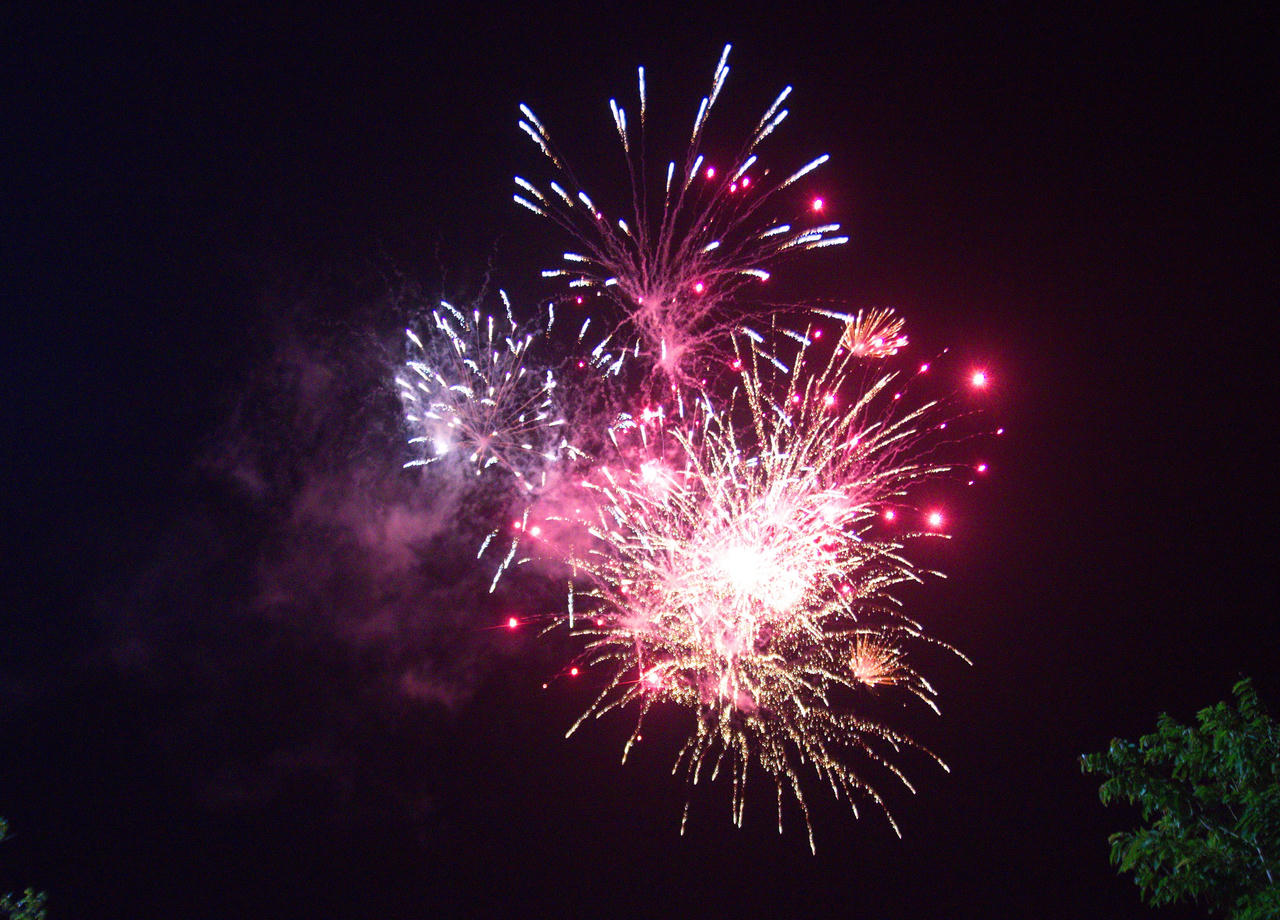 Chiêm ngưỡng màn trình diễn pháo hoa Giao thừa rực rỡ trên khắp cả nước 