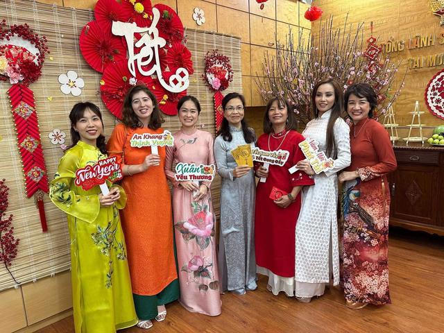 Tết ấm áp của cộng đồng người Việt ở nước ngoài 