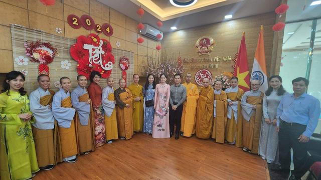 Tết ấm áp của cộng đồng người Việt ở nước ngoài 