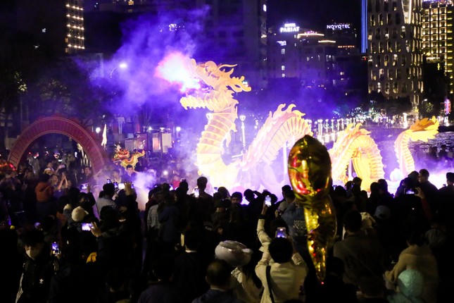 Chiêm ngưỡng màn trình diễn pháo hoa Giao thừa rực rỡ trên khắp cả nước 