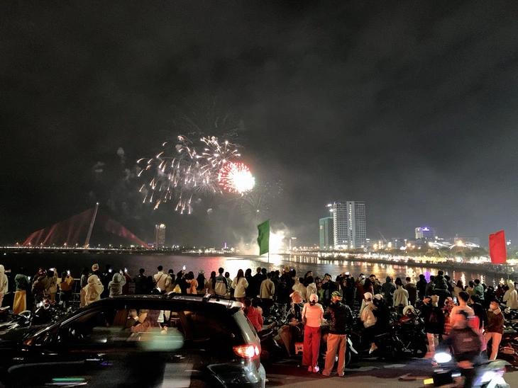 Chiêm ngưỡng màn trình diễn pháo hoa Giao thừa rực rỡ trên khắp cả nước 