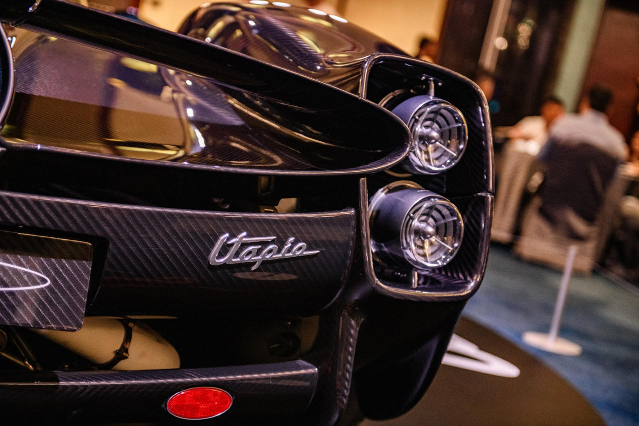 Cận cảnh Siêu xe Pagani Utopia giá gần 53 tỷ đồng đầu tiên có mặt tại Singapore 