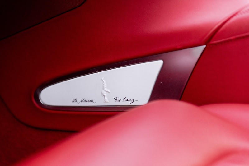 Ngắm siêu xe Bugatti Veyron phiên bản rồng hơn 1,7 triệu USD