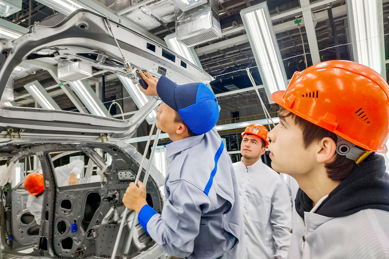 Nhà máy THACO KIA tham gia giám sát sản xuất xe KIA Sonet tại Uzbekistan 