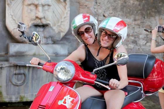 Một cô gái trong cặp song sinh dính liền thân ở Mỹ đã kết hôn 