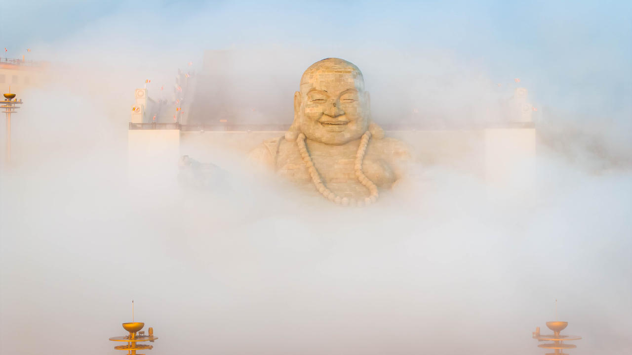 Ngắm nhìn biển mây trắng tuyệt đẹp trên Núi Bà Đen