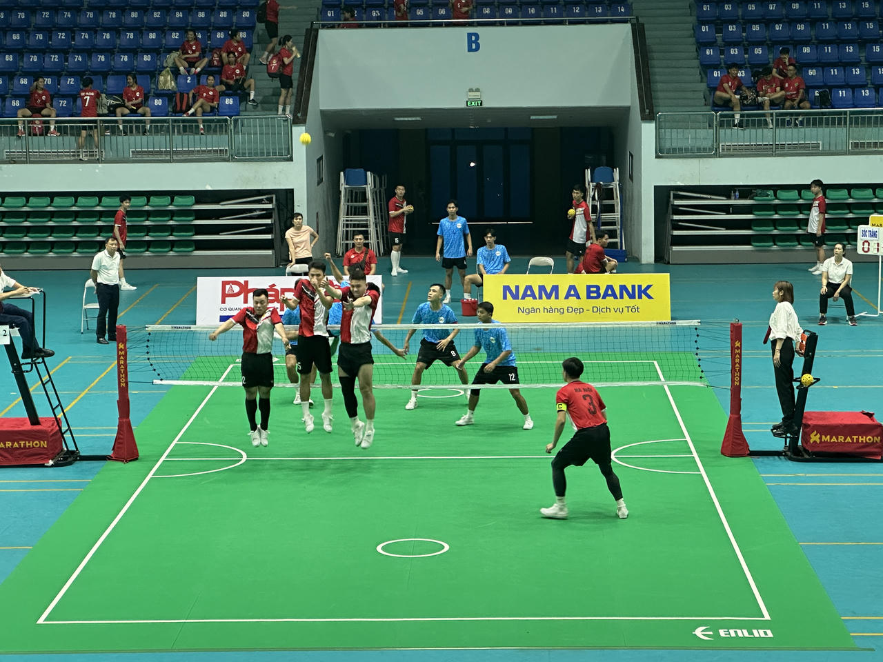 Các vận động viên hăng say thi đấu ngay sau lễ khai mạc “Giải vô địch cầu mây Quốc gia 2024”