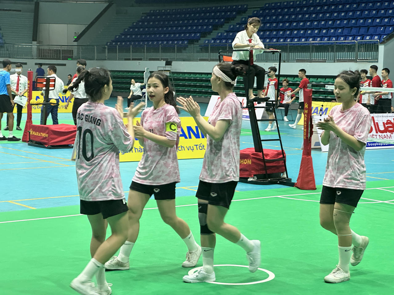 Các vận động viên hăng say thi đấu ngay sau lễ khai mạc “Giải vô địch cầu mây Quốc gia 2024”