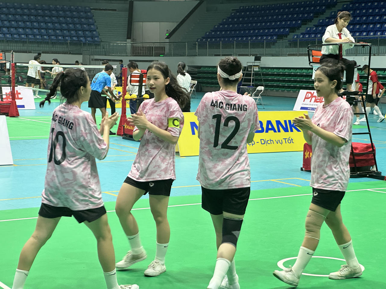 Các vận động viên hăng say thi đấu ngay sau lễ khai mạc “Giải vô địch cầu mây Quốc gia 2024”