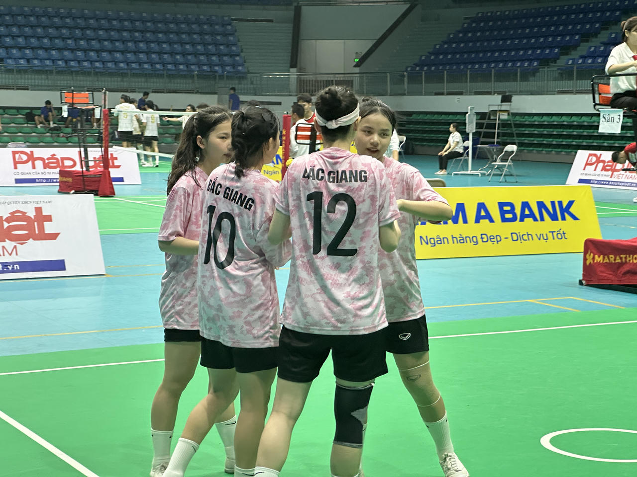 Các vận động viên hăng say thi đấu ngay sau lễ khai mạc “Giải vô địch cầu mây Quốc gia 2024”