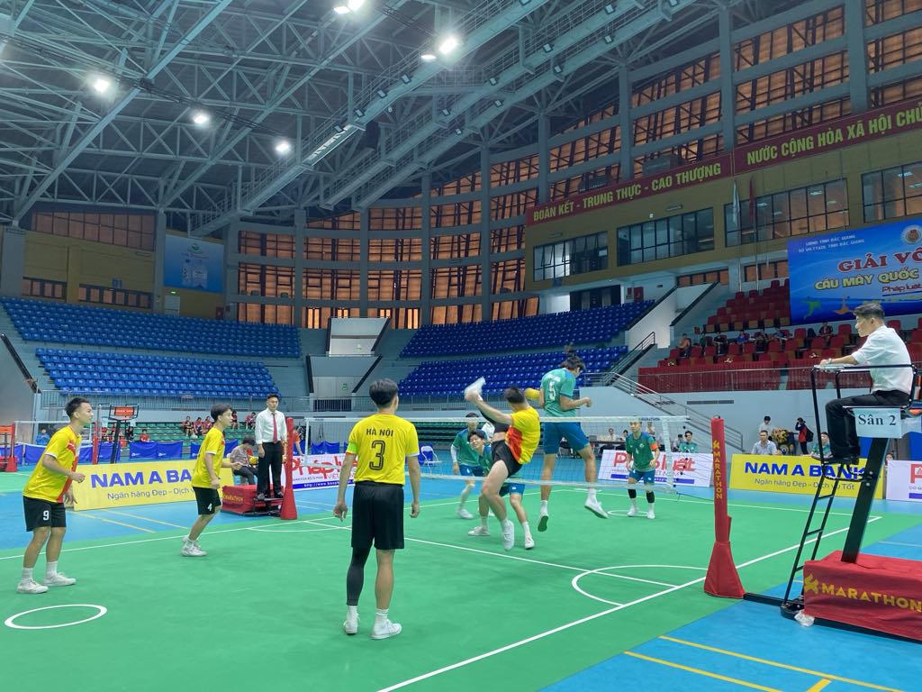 Tuyển Hà Nội giành ngôi cao nhất nội dung cầu mây đồng đội 4 