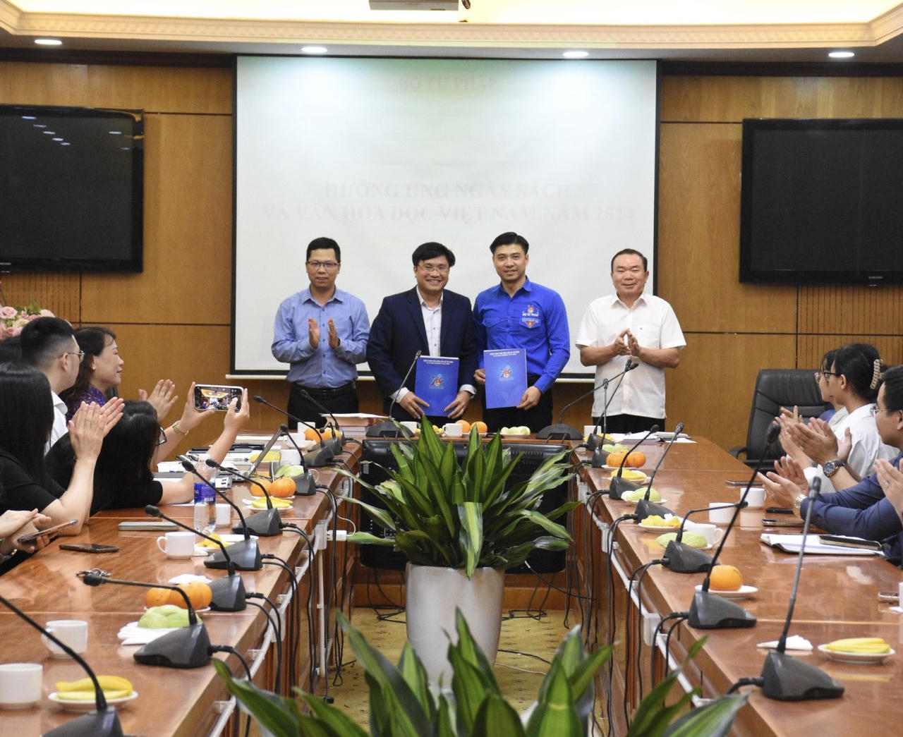 Lan toả tình yêu sách đến với đoàn viên, thanh niên