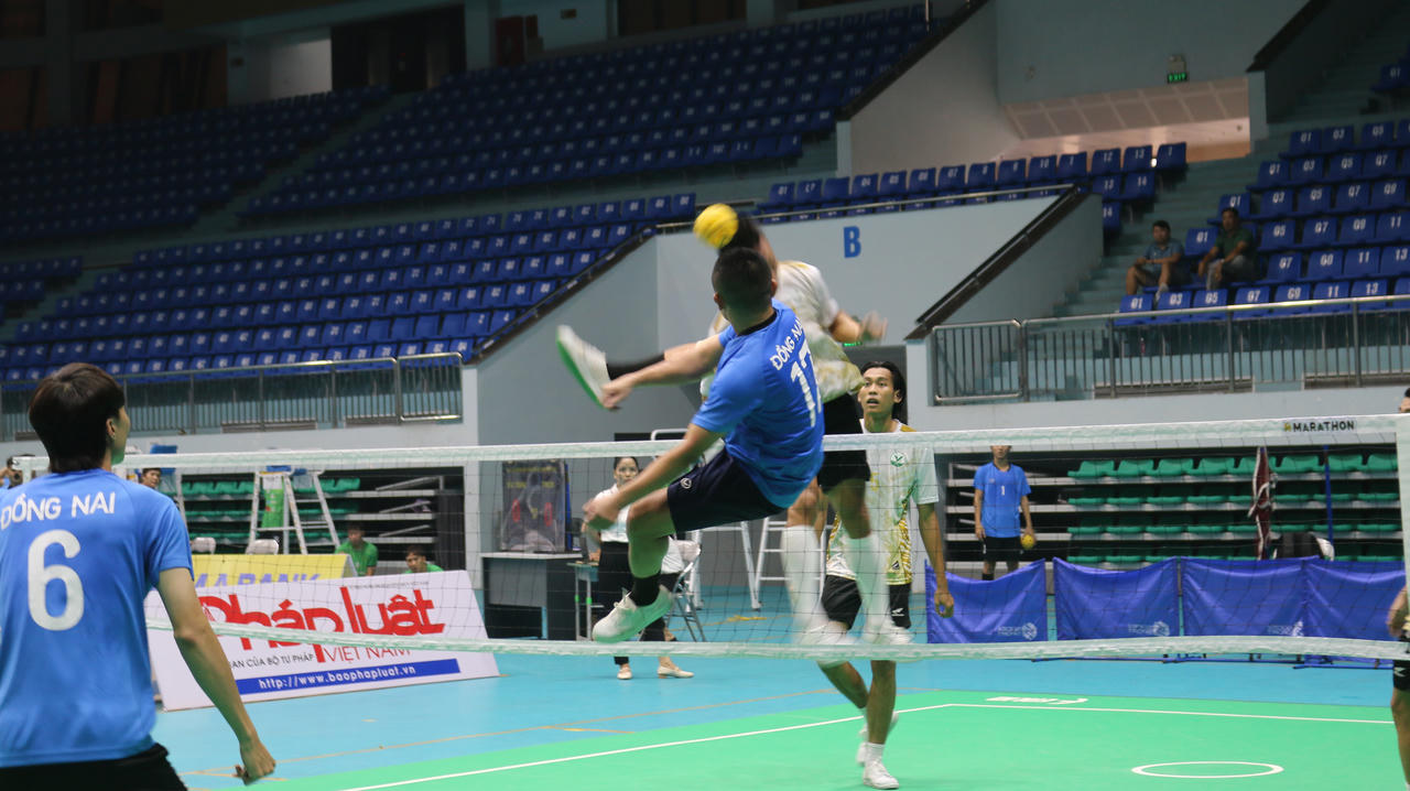 Hai đội cầu mây nam, nữ Hà Nội có lợi thế lớn sau 3 trận toàn thắng ở nội dung đồng đội 3 người.