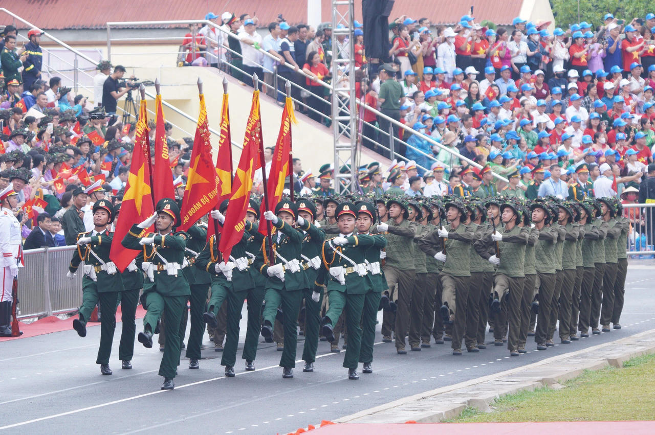 Nhìn lại những hình ảnh đẹp tại Lễ diễu binh, diễu hành kỷ niệm 70 năm Chiến thắng Điện Biên Phủ 
