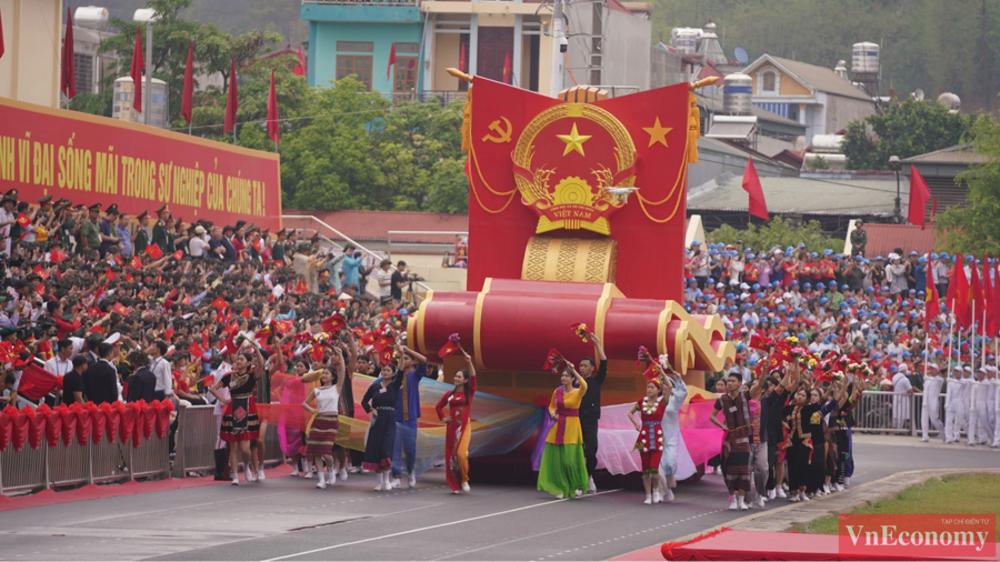 Nhìn lại những hình ảnh đẹp tại Lễ diễu binh, diễu hành kỷ niệm 70 năm Chiến thắng Điện Biên Phủ 