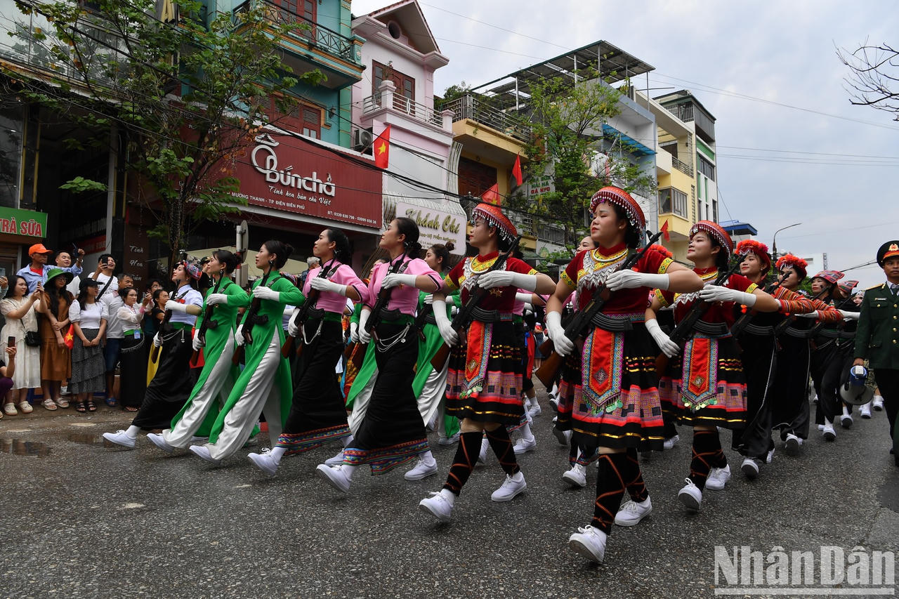Nhìn lại những hình ảnh đẹp tại Lễ diễu binh, diễu hành kỷ niệm 70 năm Chiến thắng Điện Biên Phủ 