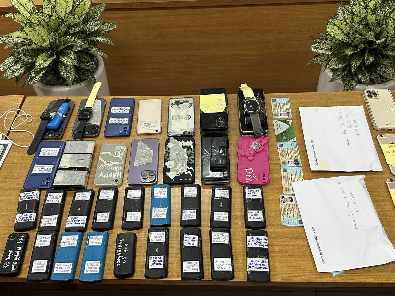 'Đánh sập' đường dây môi giới cho 300 gái bán dâm