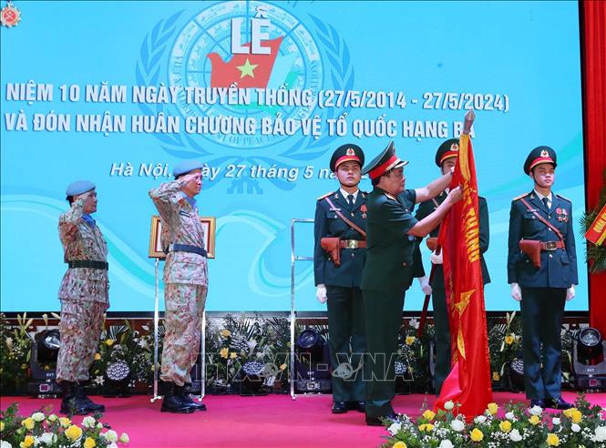 Cục Gìn giữ hòa bình Việt Nam đón nhận Huân chương Bảo vệ Tổ quốc hạng Ba