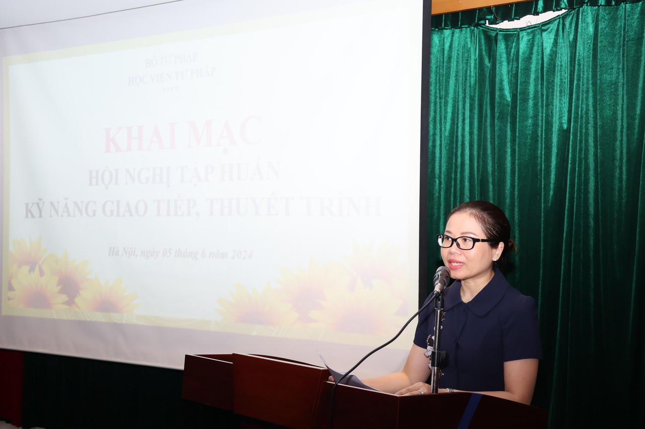 Khai mạc Hội nghị Tập huấn kỹ năng giao tiếp, thuyết trình