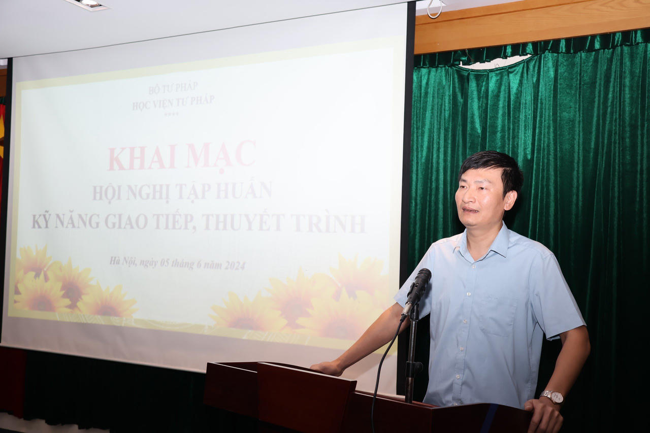 Khai mạc Hội nghị Tập huấn kỹ năng giao tiếp, thuyết trình