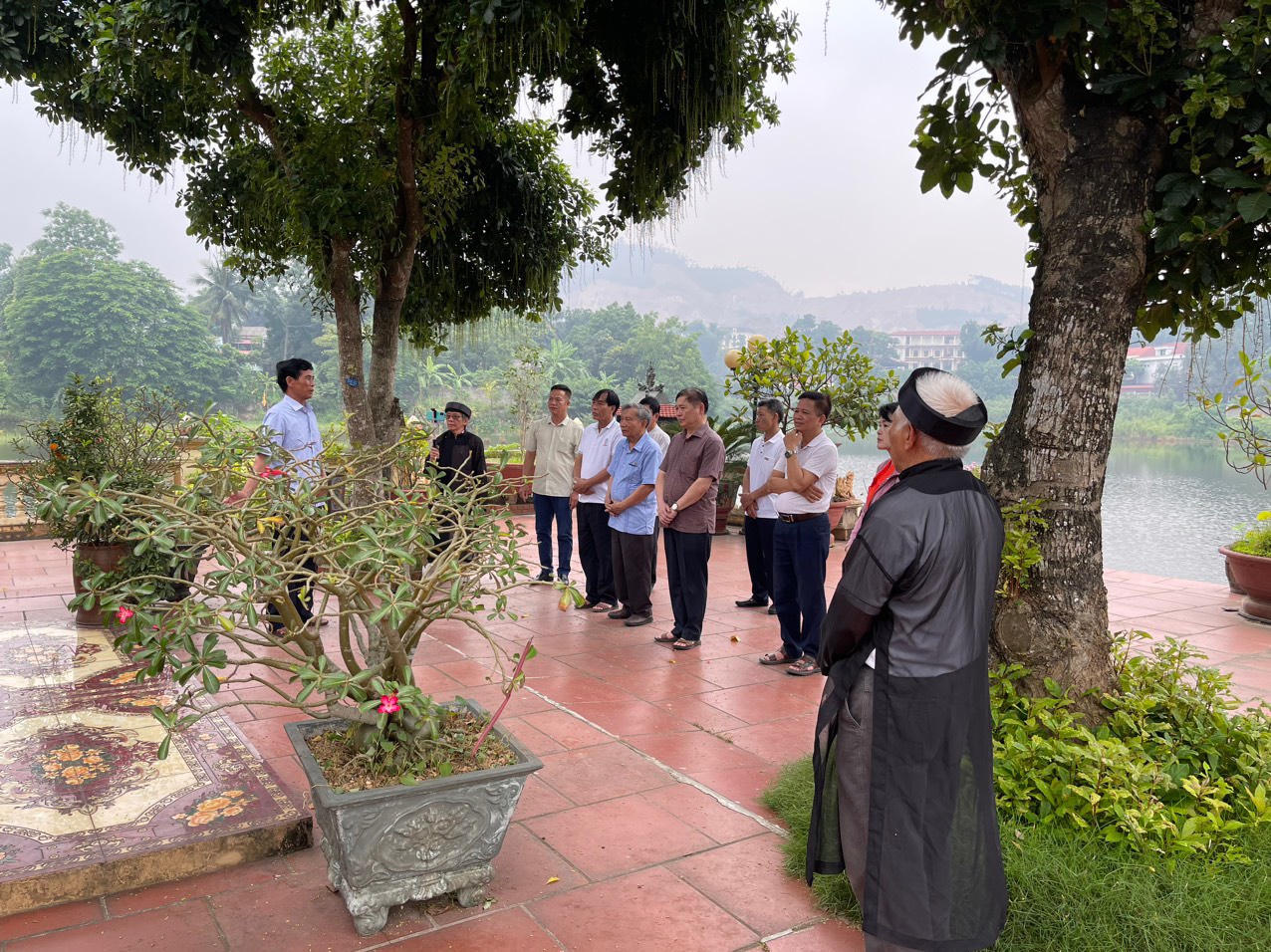 CLB Doanh nhân họ Phan Miền Bắc và Thân Hữu tổ chức chương trình về nguồn đất tổ Phú Thọ 