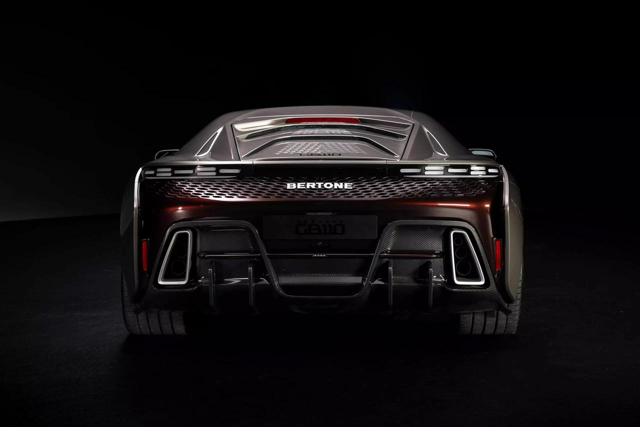 Siêu xe đầu tiên trên thế giới chạy bằng rác thải nhựa 