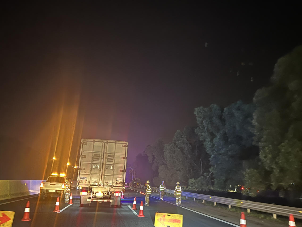 Nửa đêm, người dân vẫn nghẹt cứng trên cao tốc Hà Nội - Hải Phòng