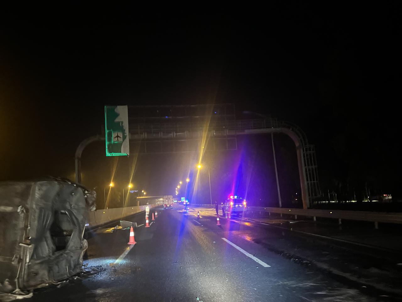 Nửa đêm, người dân vẫn nghẹt cứng trên cao tốc Hà Nội - Hải Phòng