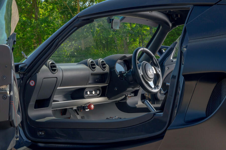 Anh phát triển xe điện sạc siêu nhanh 