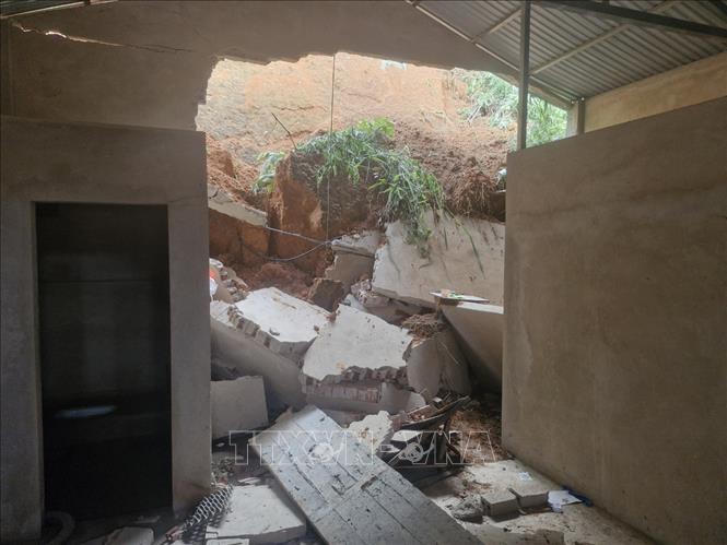 Nhiều thiệt hại từ Hà Giang đến Kiên Giang do mưa lớn, sạt lở 