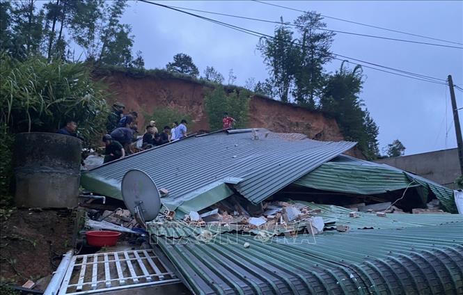 Nhiều thiệt hại từ Hà Giang đến Kiên Giang do mưa lớn, sạt lở 