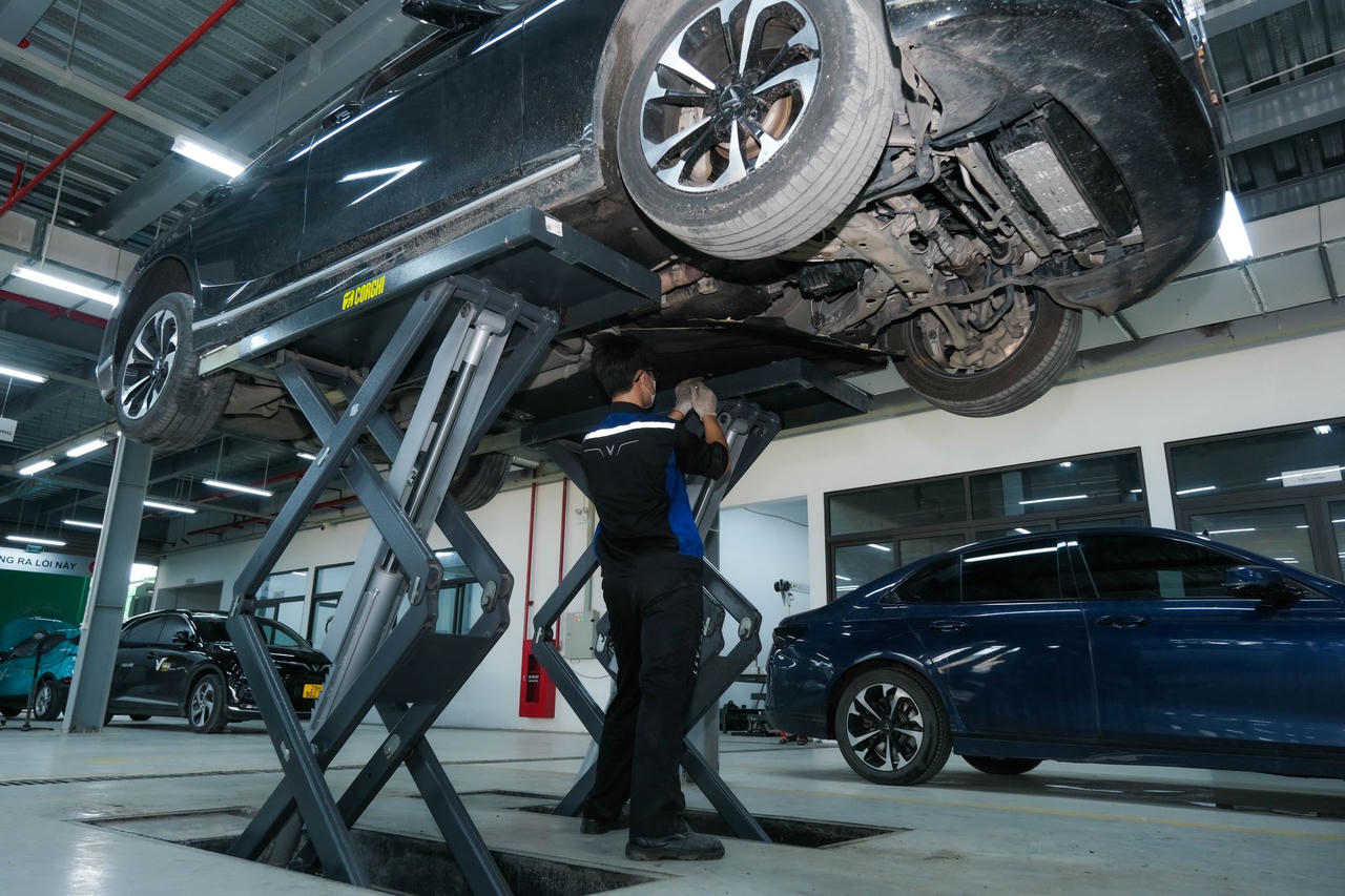 Cận cảnh showroom 8.000m2 lớn nhất Việt Nam của VinFast 