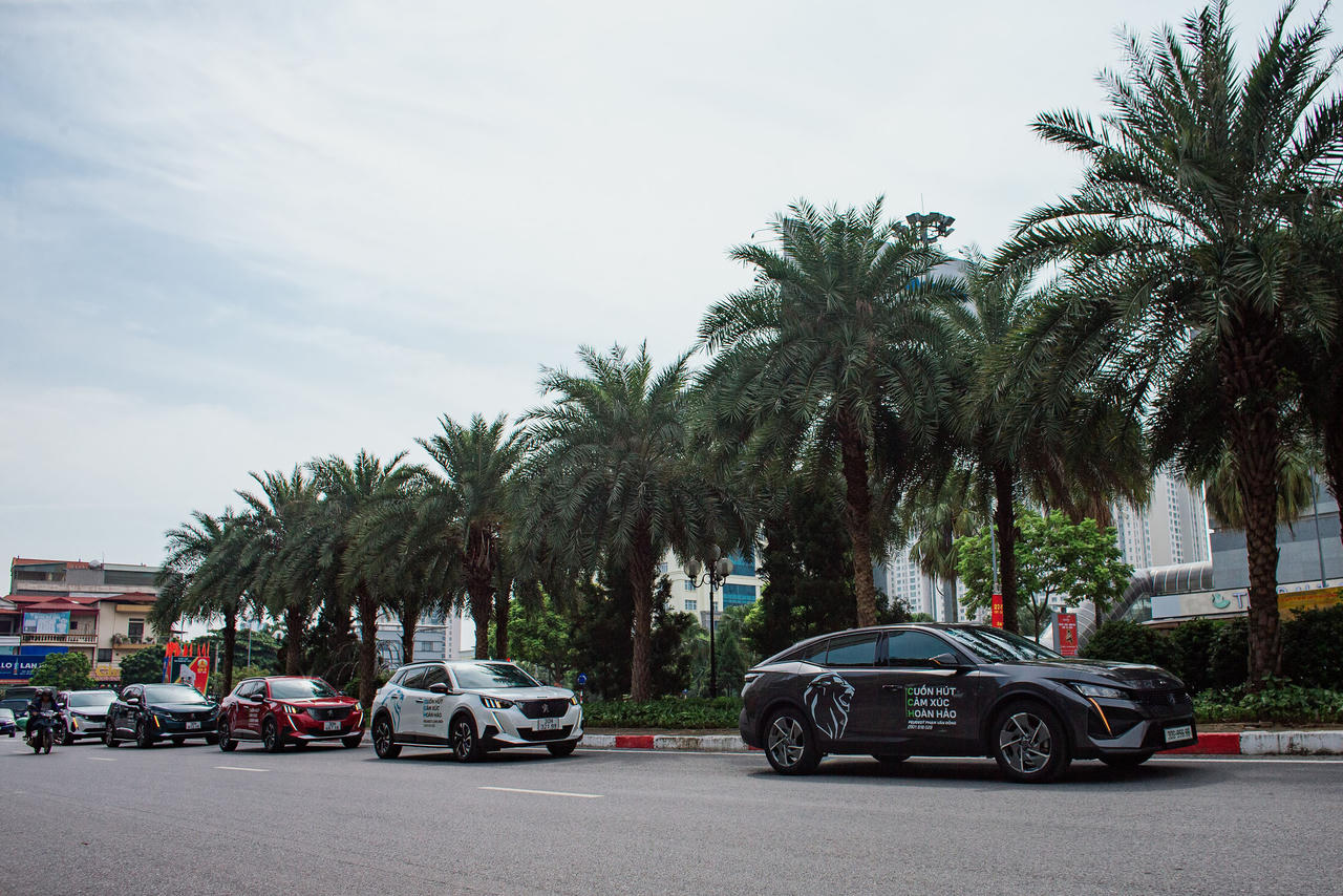 Kết nối khách hàng cùng chương trình Mobile Service và lái thử xe Peugeot