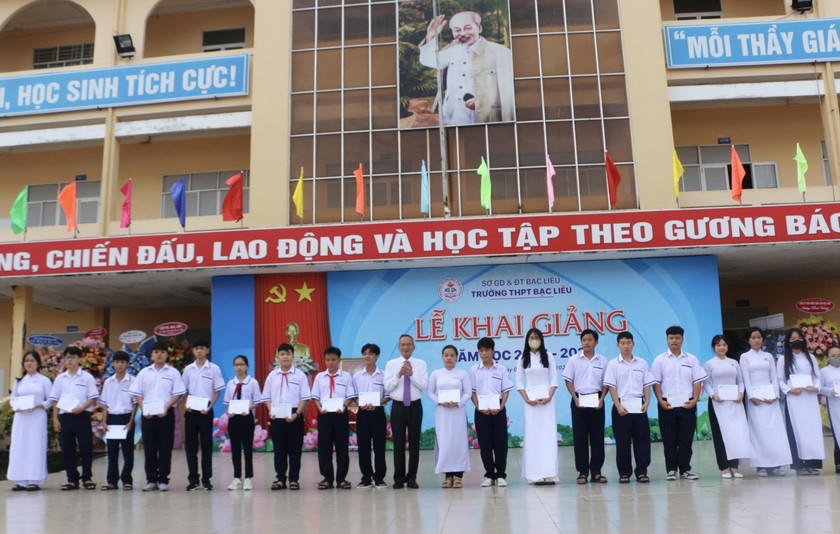 Không khí háo hức chào đón năm học mới tại khắp các tỉnh thành cả nước