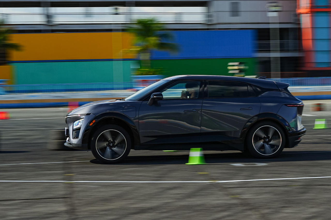 Ngoại hình “hết nước chấm” của VinFast VF 7 chinh phục khách Việt