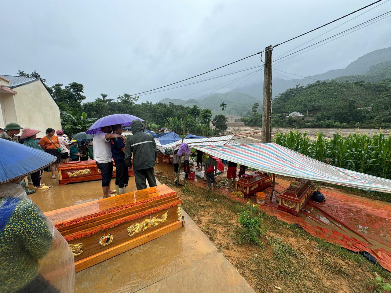 Tang thương Làng Nủ: Đã phát hiện 30 thi thể